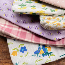 Spender Pouch with Mid-1900s Feedsack: Sabine