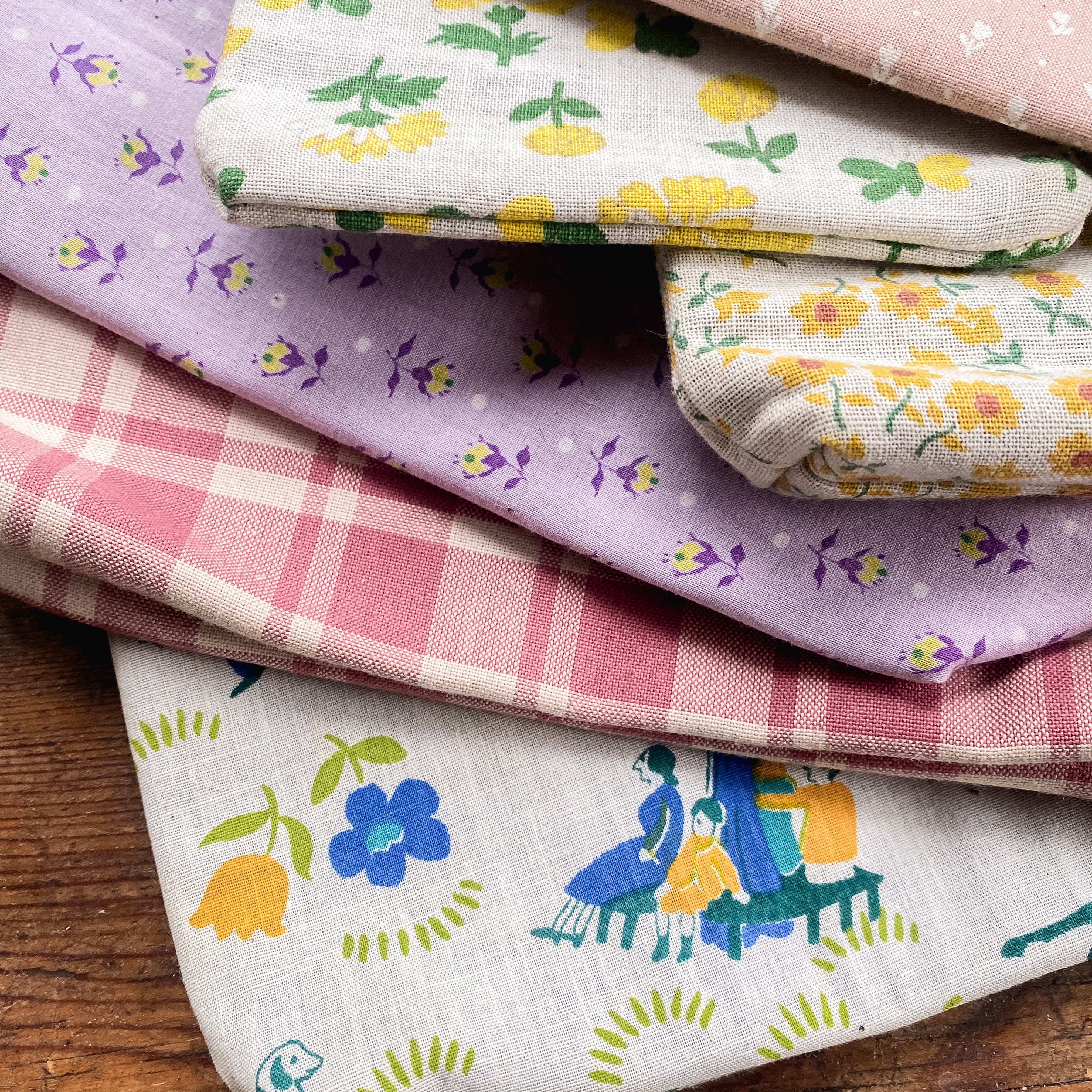 Spender Pouch with 1980s Cotton Fabric: Anders